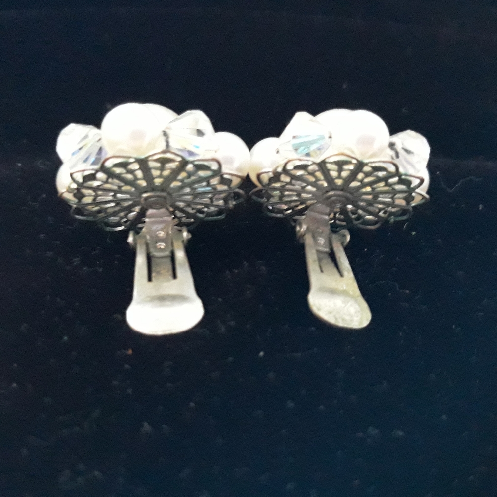 Art Deco Style Faux Pearl Cluster Clip On Earrings / Vintage Costume Jewelry - Picture 5 of 7
